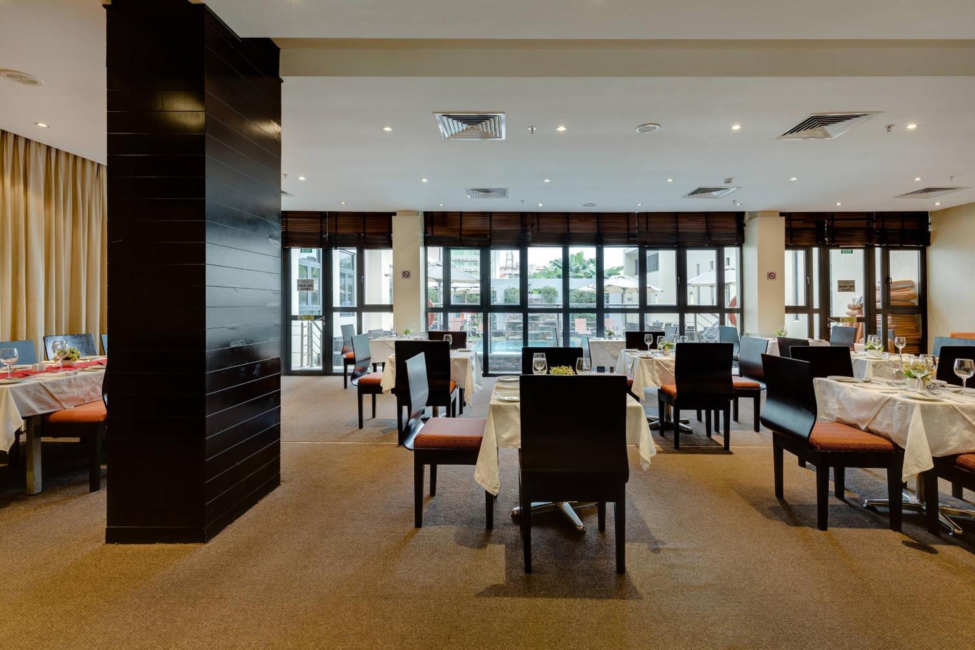Protea Hotel By Marriott Ikeja Select Lagos Exterior foto